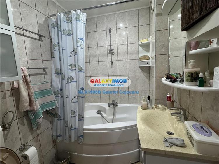 Apartament cu 3 camere semidecomandat în Titan