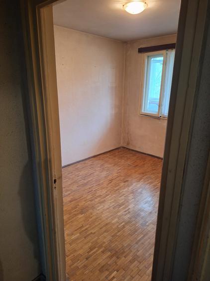 Apartament cu 3 camere semidecomandat în Giulești