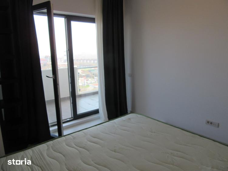 Apartament cu 3 camere semidecomandat în Fundeni