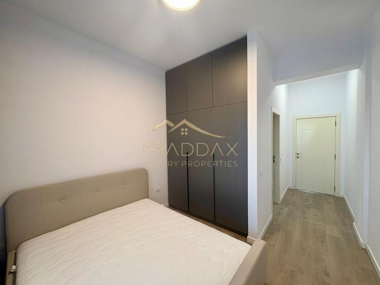 Apartament cu 3 camere semidecomandat, mobilat în Băneasa