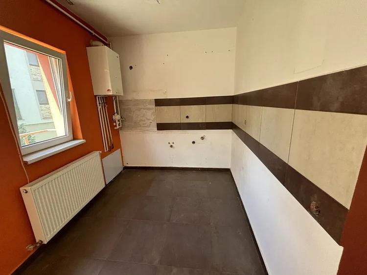 Apartament cu 3 camere semidecomandat în Mănăștur