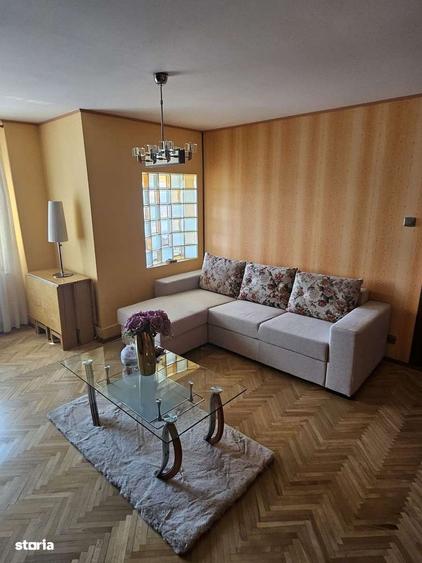 Apartament cu 4 camere decomandat în Central