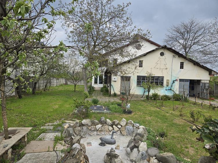Casă individuală cu 6 camere cu Garaj în Clociov