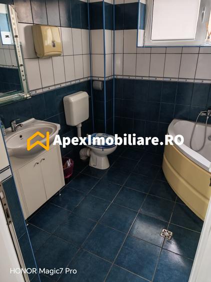 Spațiu comercial, de 220 mp, în Vitan Mall