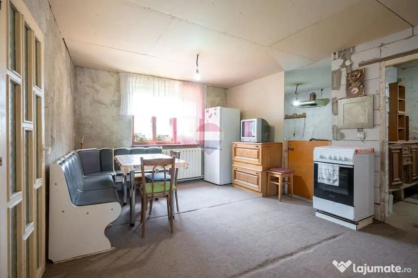 Casă cu 2 camere cu Teren 931 Mp în Șinca