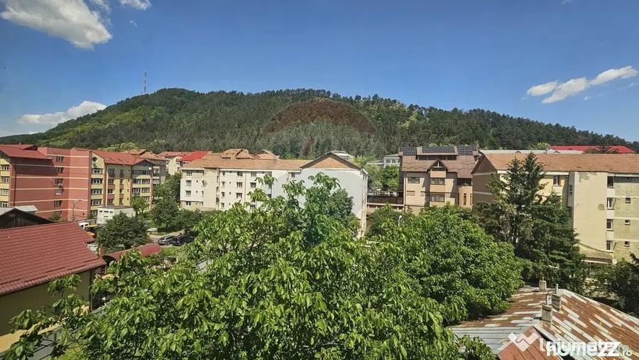 Apartament cu 4 camere decomandat în Mărăței