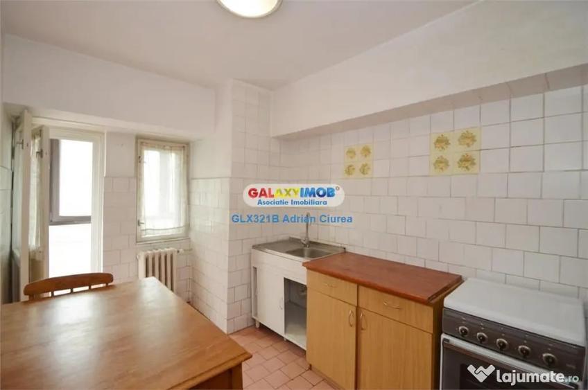 Apartament cu 3 camere decomandat în Decebal
