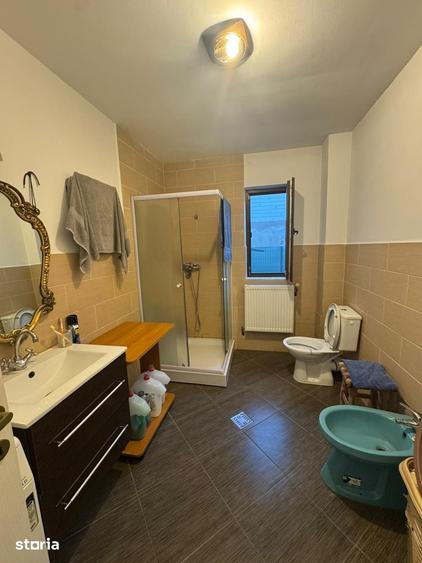 Casă cu 8 camere cu Teren 300 Mp în Ciurea