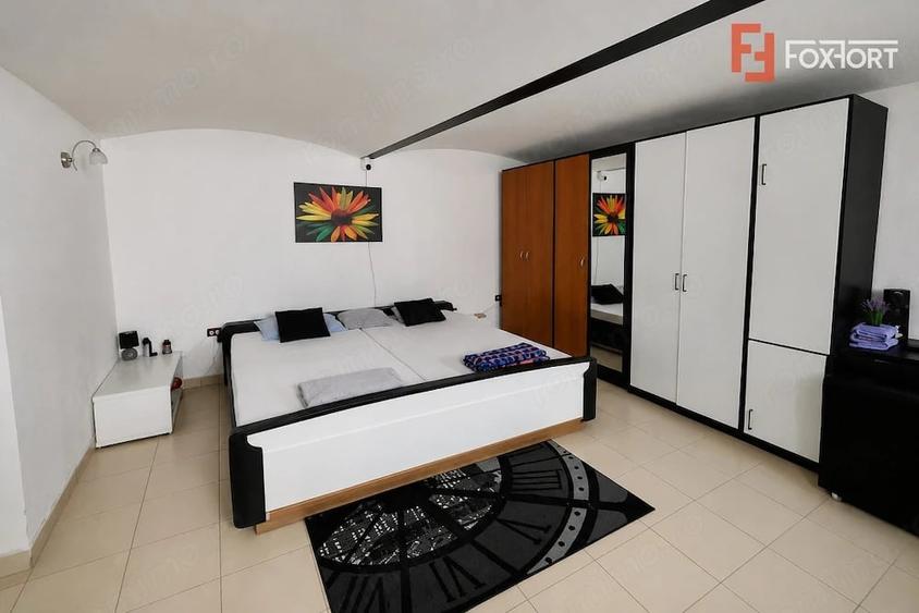 Apartament cu 3 camere semidecomandat în P-ța Maria