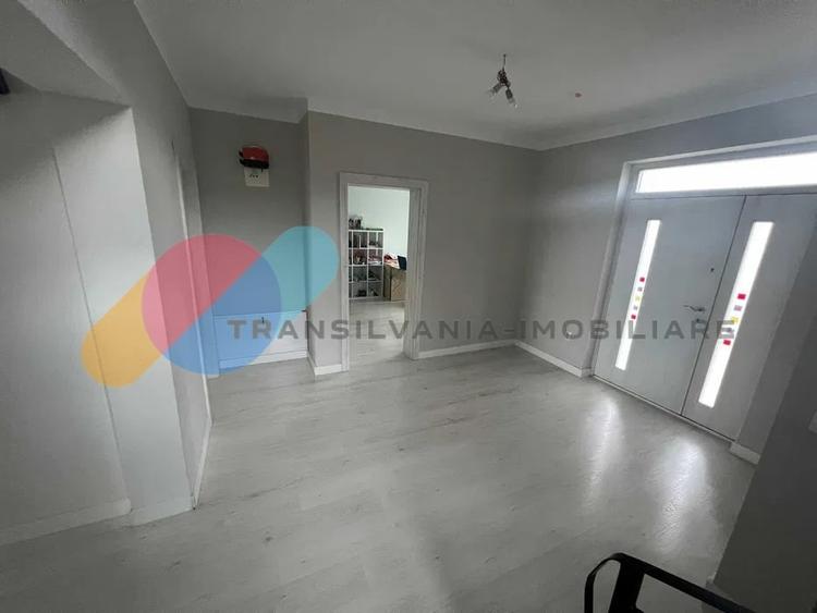 Casă individuală cu 5 camere cu Canalizare în Iris