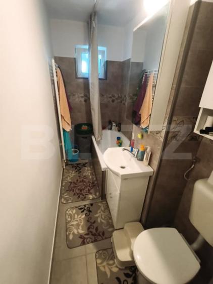 Apartament cu 2 camere semidecomandat în Craiovița Nouă