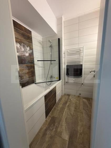 Apartament cu 4 camere semidecomandat, mobilat în Tractorul