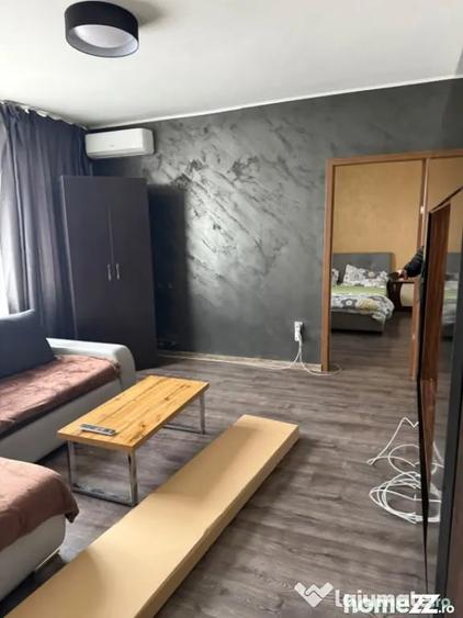 Apartament cu 3 camere semidecomandat în Nord