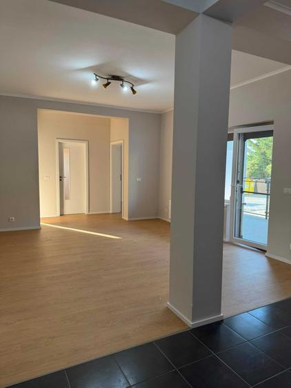 Apartament cu 3 camere decomandat în Giroc