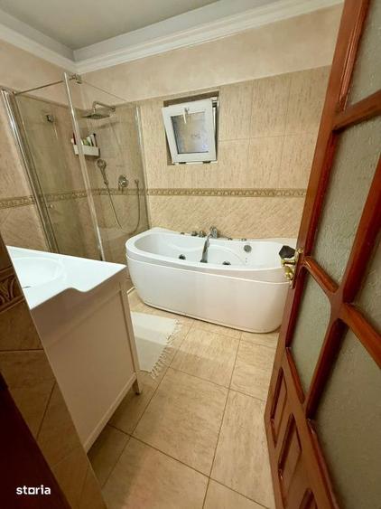 Casă cu 4 camere cu Teren 250 Mp în Central