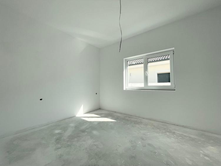 Duplex cu 3 camere cu Canalizare în Moșnița Veche