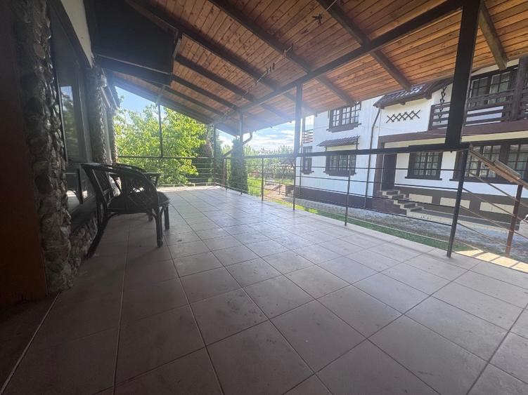 Casă individuală cu 6 camere cu Canalizare în Nord-Vest