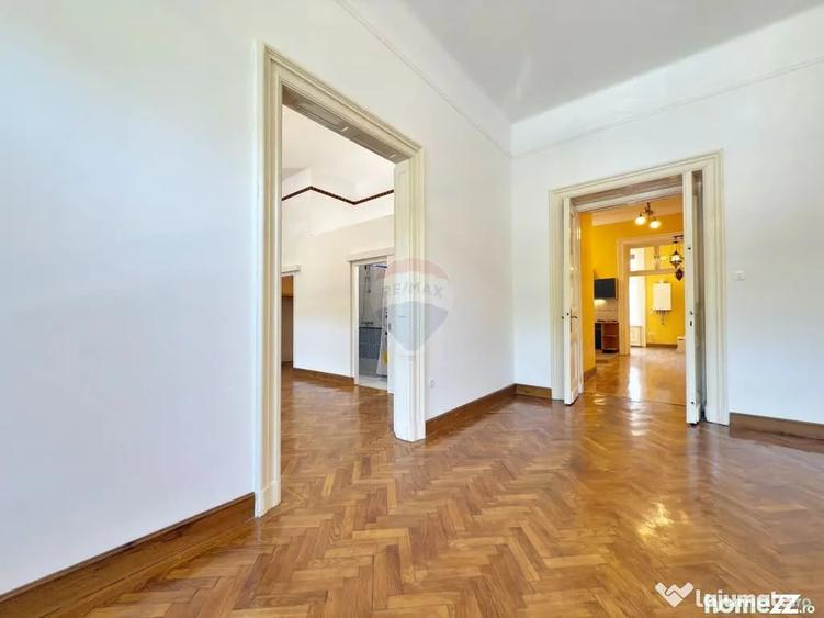 Spațiu comercial, de 100 mp, în Central