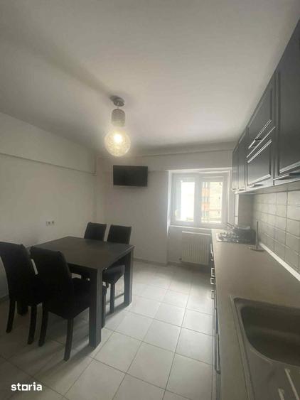 Apartament cu 4 camere decomandat în Soarelui
