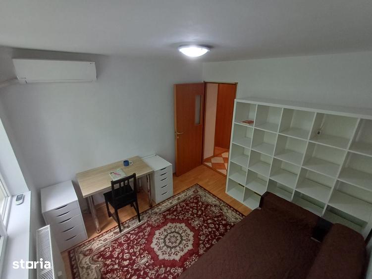 Apartament cu 3 camere decomandat în Berceni