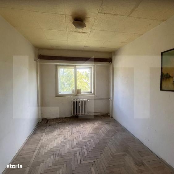 Apartament cu 3 camere semidecomandat în Central — fotografia 1