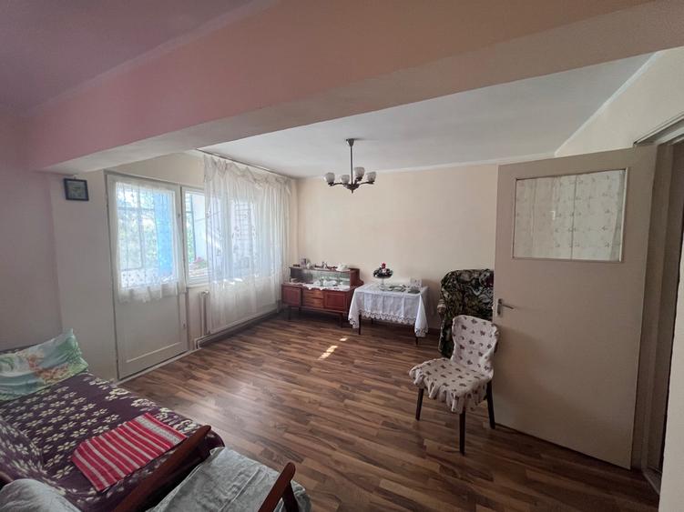 Apartament cu 4 camere decomandat în Micro 39