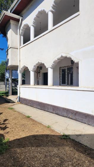 Casă cu 8 camere cu Teren 700 Mp în Afumați