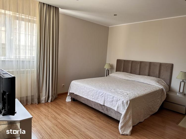Casă cu 10 camere cu Teren 600 Mp în Eforie