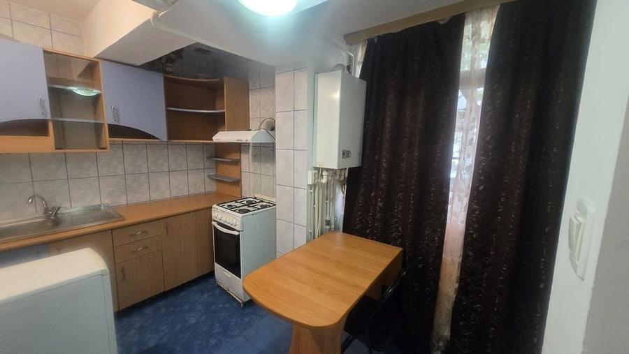 Garsonieră decomandată în Central