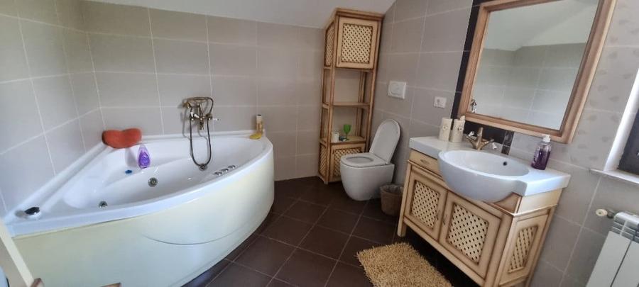 Casă cu 5 camere cu Teren 2040 Mp în Central