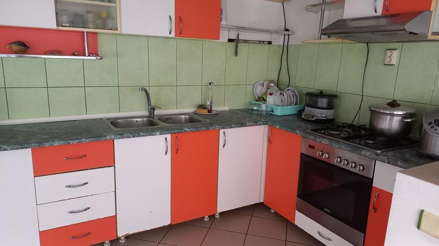 Apartament cu 3 camere decomandat în Exterior Vest