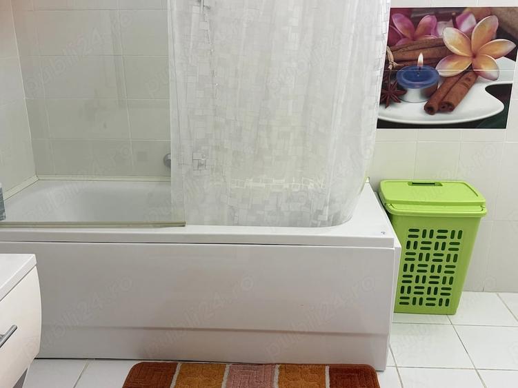 Apartament cu 3 camere decomandat în Delfinariu