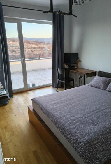 Apartament cu 3 camere semidecomandat în Sopor