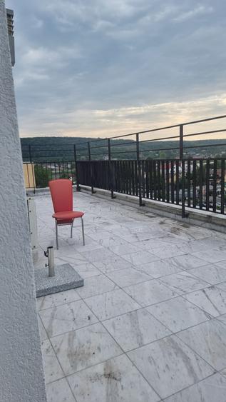 Apartament cu 3 camere decomandat în Libertății