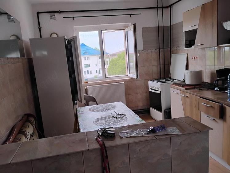 Apartament cu 3 camere semidecomandat în Dâmbovița