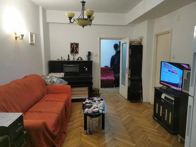 Apartament cu 3 camere decomandat în Calea Victoriei