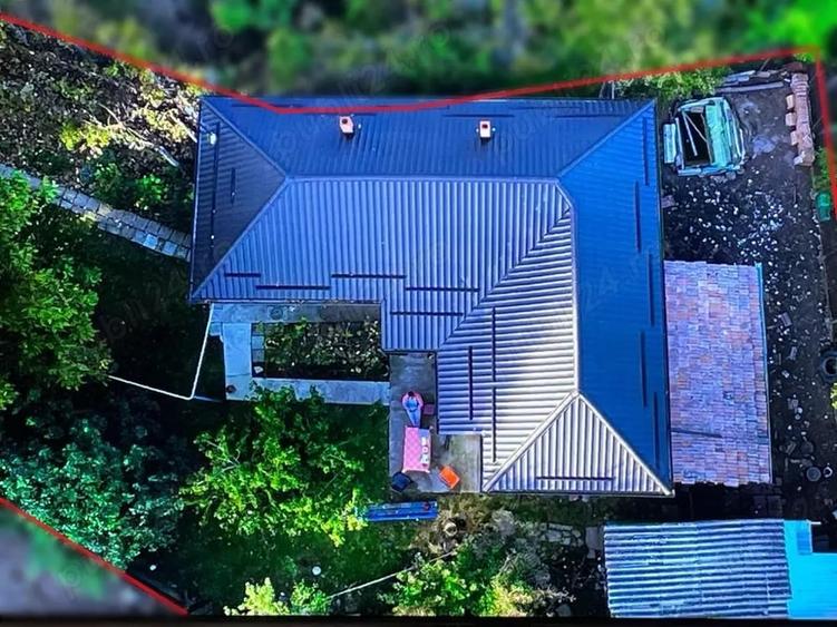 Casă cu 3 camere cu Teren 2110 Mp în Sud