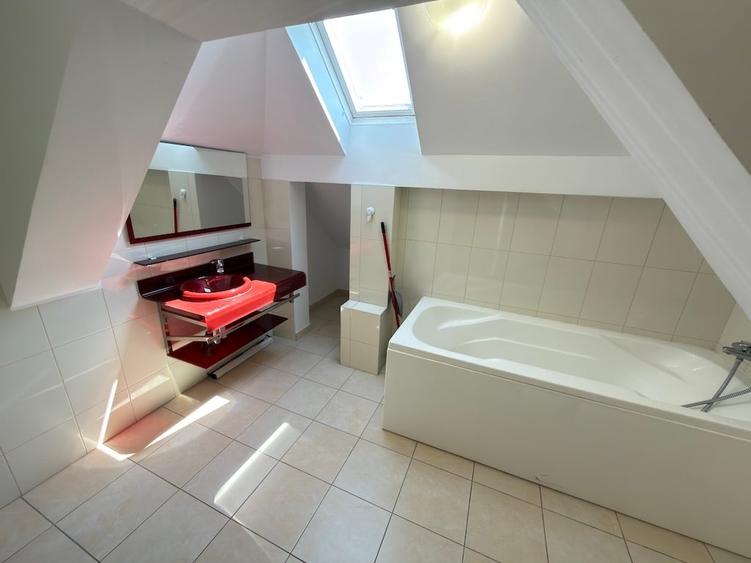 Casă individuală cu 5 camere cu Canalizare în Iancului
