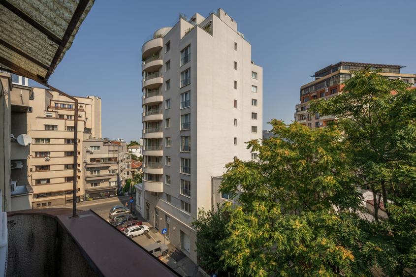 Apartament cu 4 camere decomandat, mobilat în Armeneasca