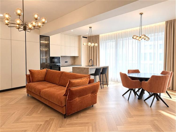 Apartament cu 3 camere semidecomandat, mobilat în Pipera