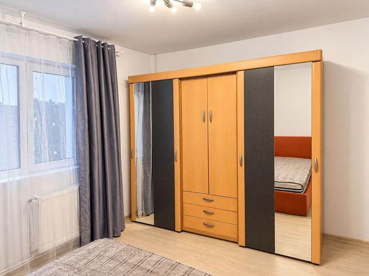 Apartament cu 3 camere decomandat în Dâmbovița