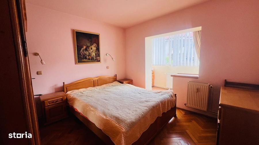 Apartament cu 4 camere decomandat în Central