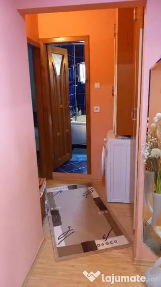 Apartament cu 3 camere decomandat în Nufărul