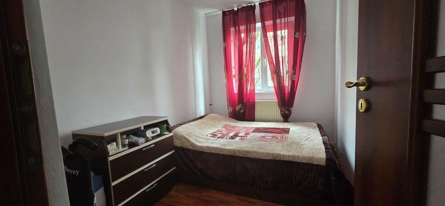 Apartament cu 3 camere semidecomandat, mobilat în Micro 5