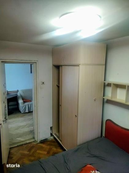 Apartament cu 3 camere semidecomandat în Central