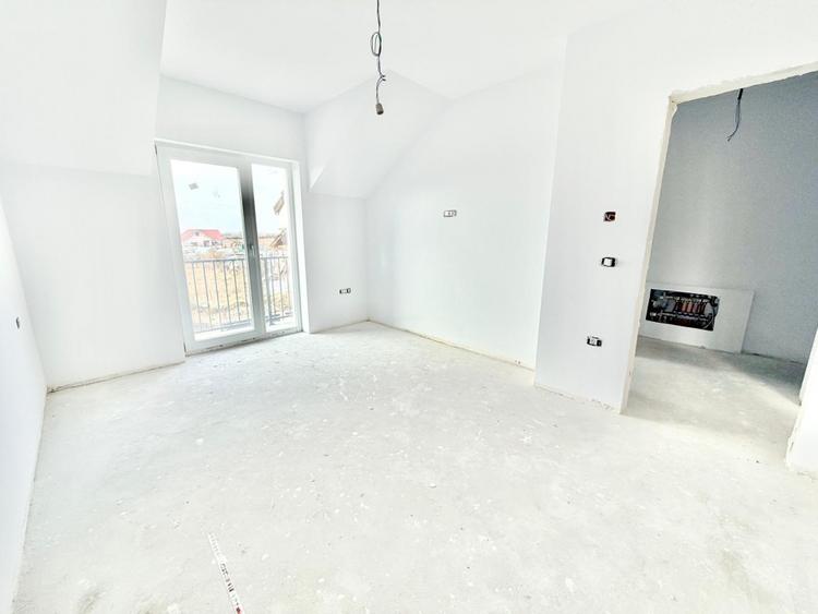Duplex cu 4 camere cu Canalizare în Moșnița Nouă