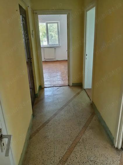 Apartament cu 3 camere decomandat în Gară