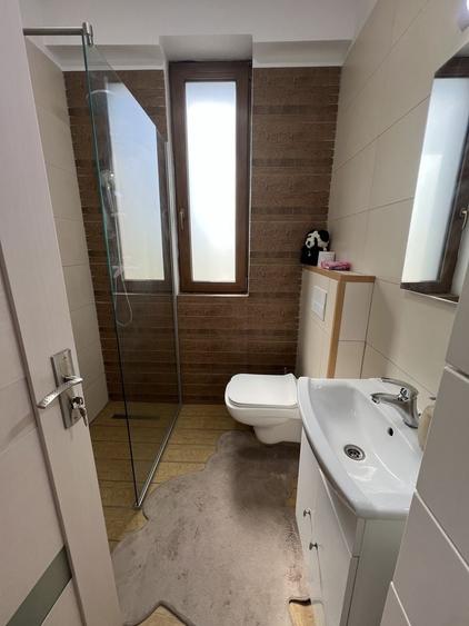 Apartament cu 3 camere decomandat în Făcăi