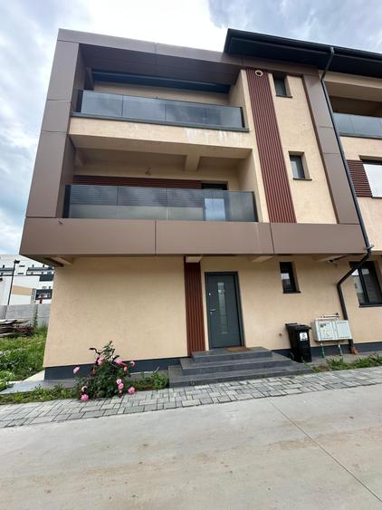 Casă cu 5 camere cu Canalizare în Metalurgiei