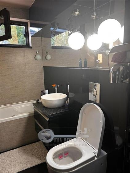 Apartament cu 2 camere semidecomandat, mobilat în Bucșinescu